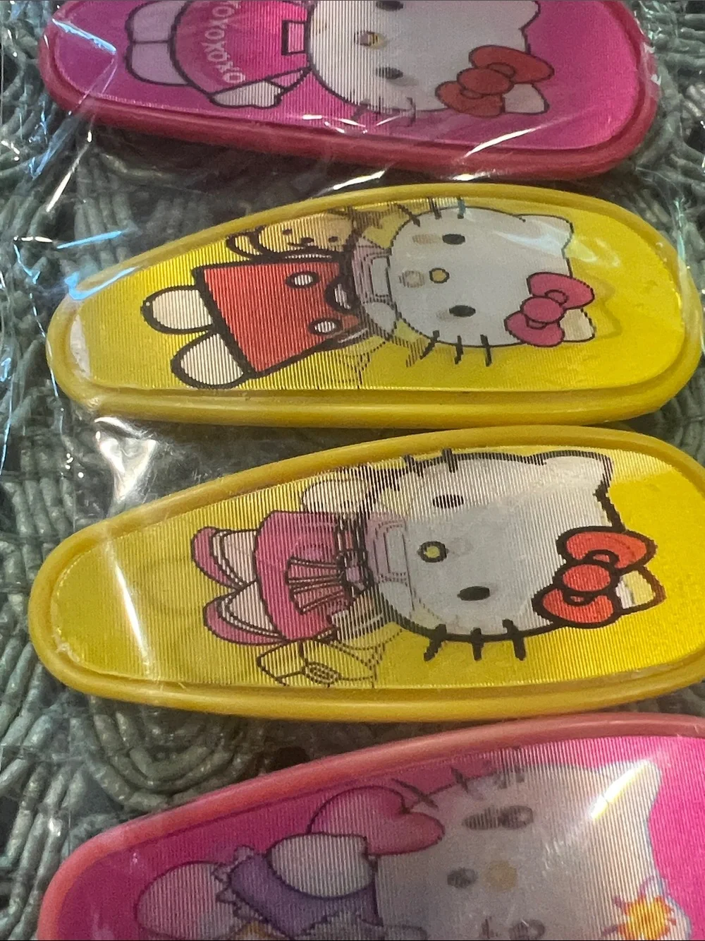 NWT Cute Hello Kitty Style Assorted Hair Clips - Pink Blue Yellow. 10 clips